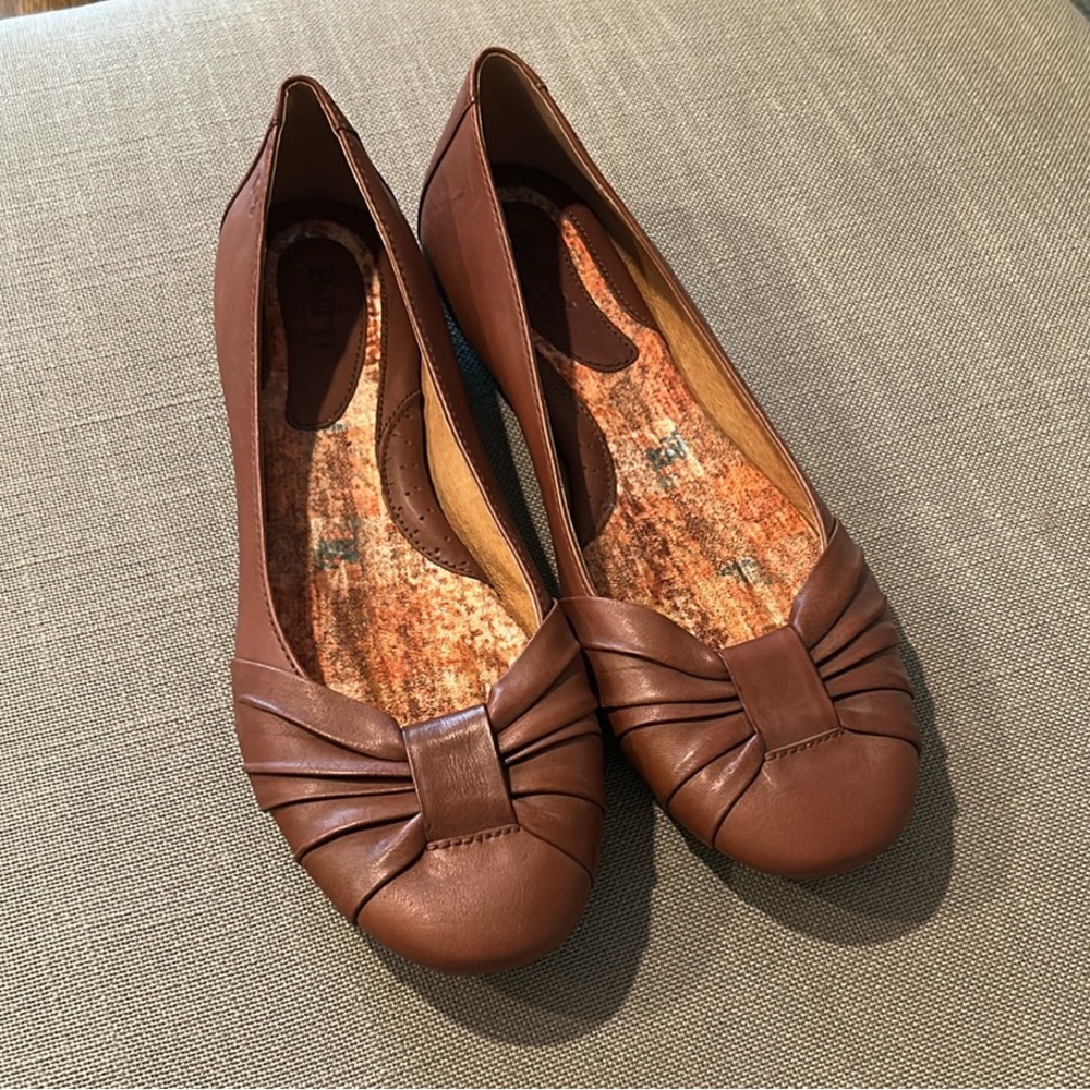Born Women's Brown Leather Flats